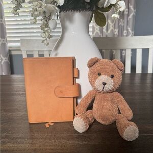 Moterm B6 vegged tab leather (bear not included)